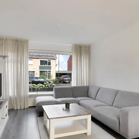 Apeldoorn- ruime eengezinswoning met 5 slaapkamers-2